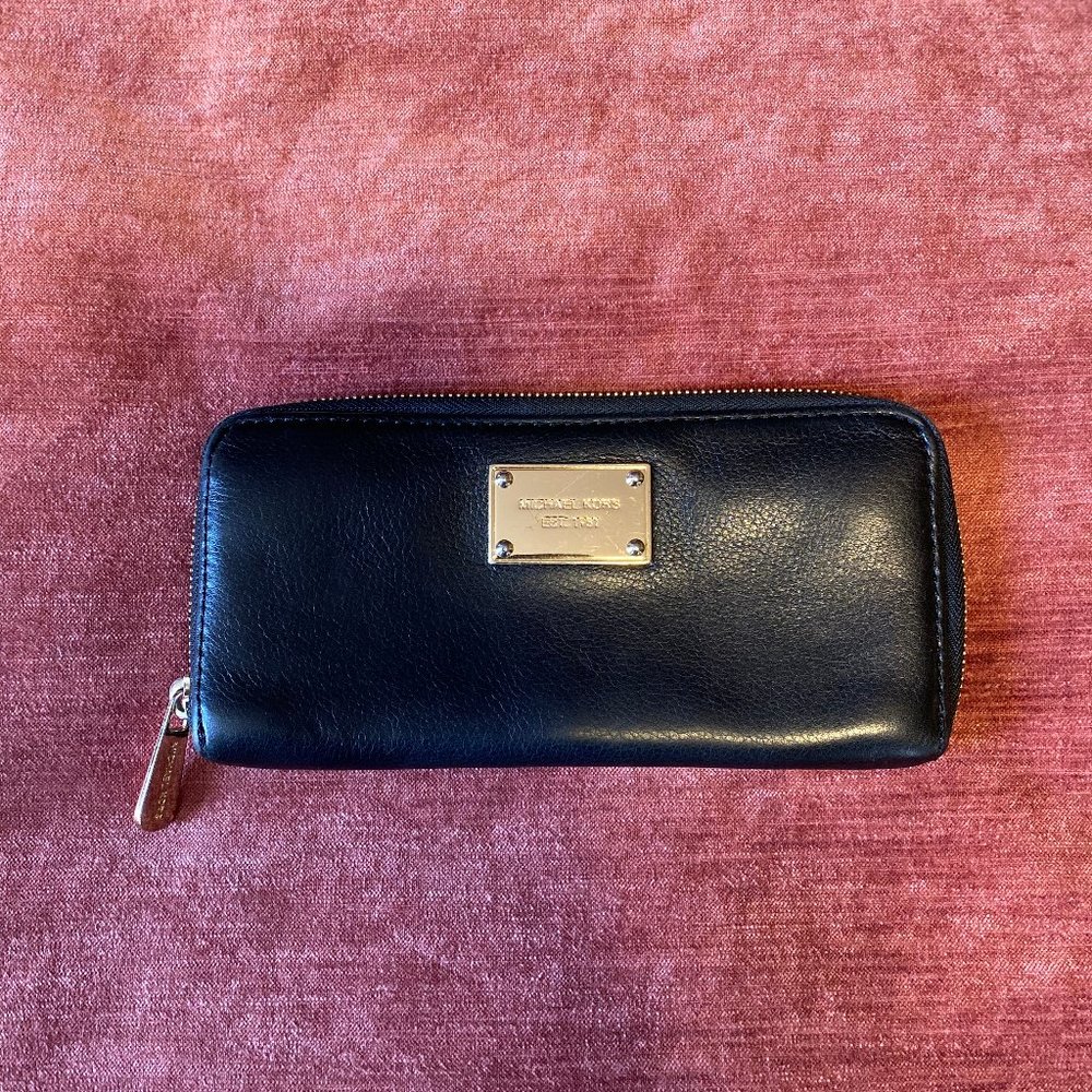 MICHAEL KORS Black Leather Zip Around Wallet